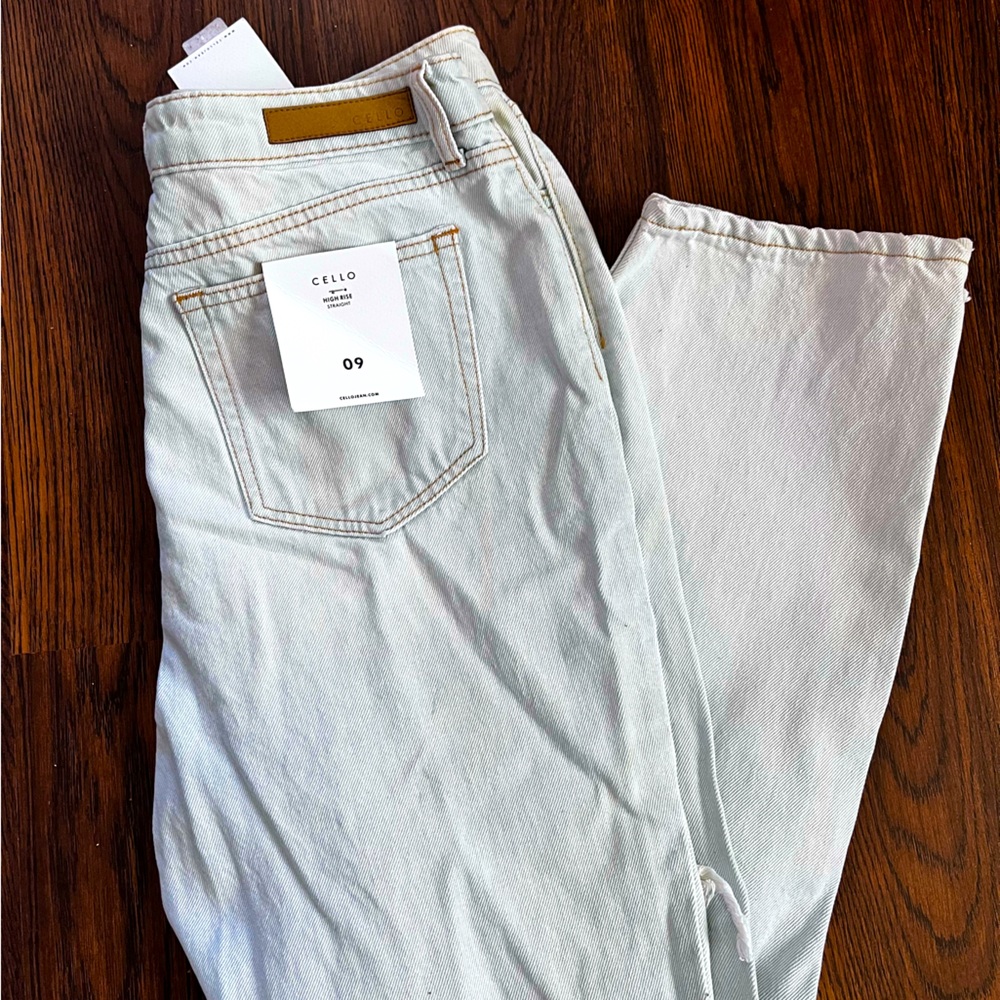 CELLO - Size 9 women’s high waisted distressed jeans.
